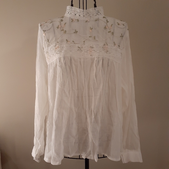 New Victorian embroidered blouse - Picture 10 of 10